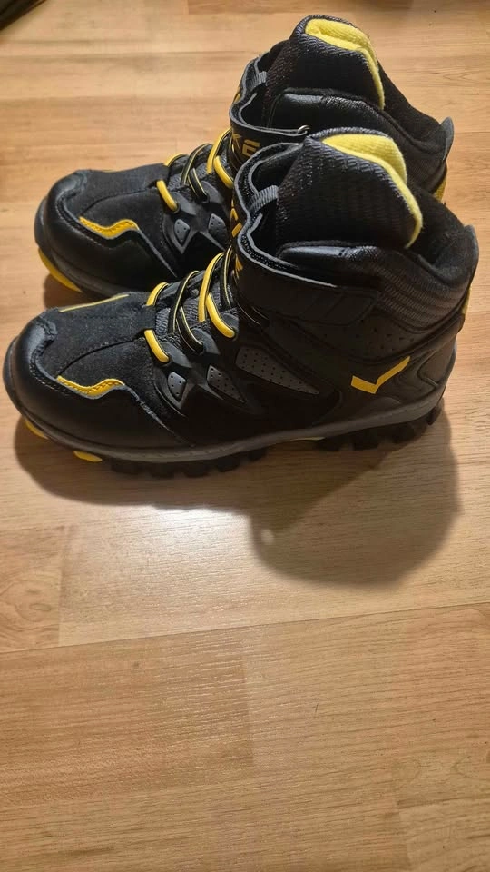 Brand New VITIKE Kids Winter Snow Boots with Ice Cleats – EU 35 - photo 2