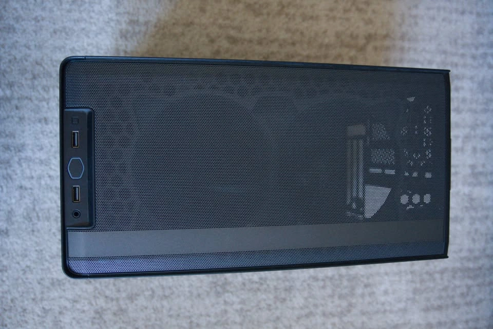 Cooler Master NR200P Mini-ITX Case - photo 4