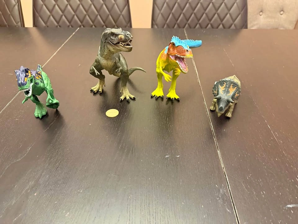 Dinos x 4