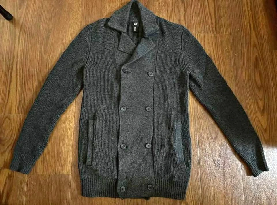 H&M BLACK SWEATER
