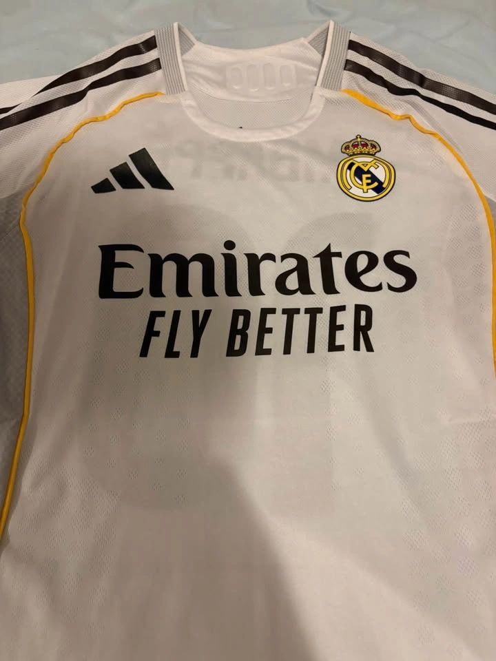 Real Madrid Mbappe jersey 25/26 size medium player edition - photo 3