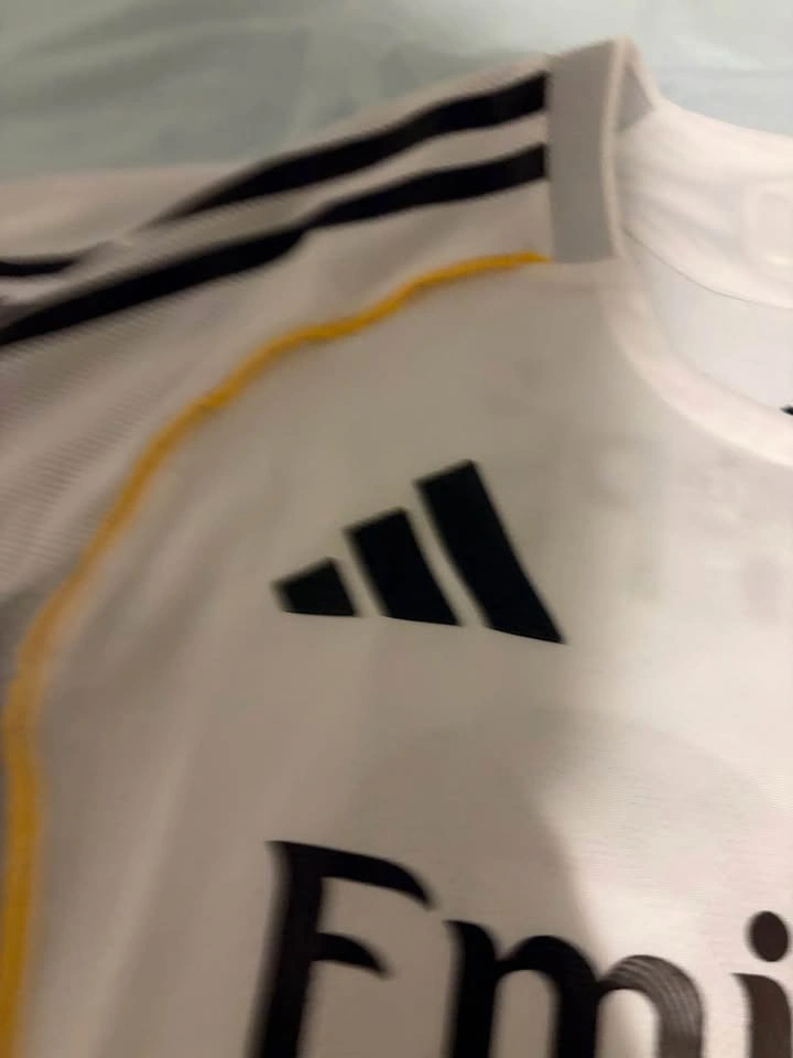 Real Madrid Mbappe jersey 25/26 size medium player edition - photo 5