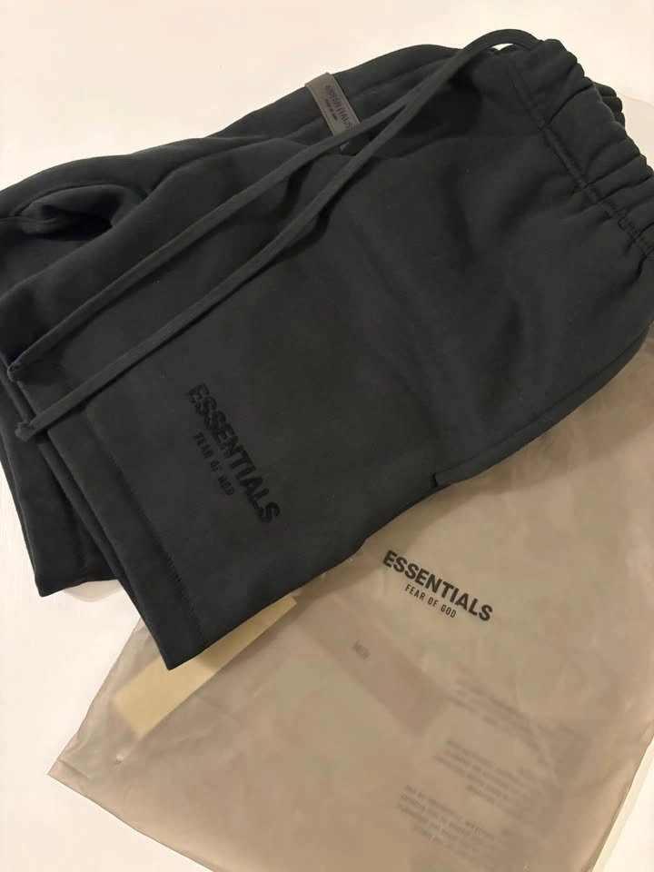 Fear of God black Essentials shorts brand new - photo 2