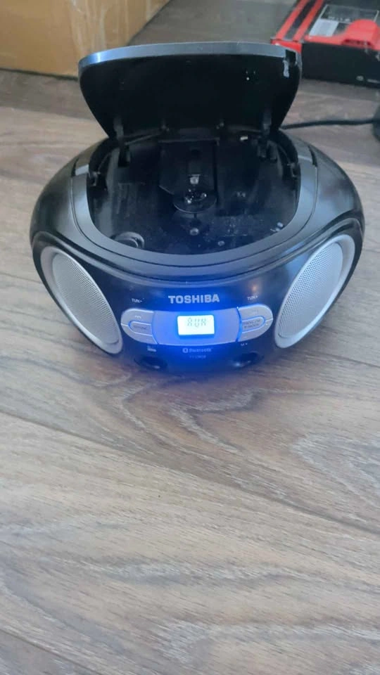 Toshiba TY-CW59 Bluetooth CD Boombox - photo 2