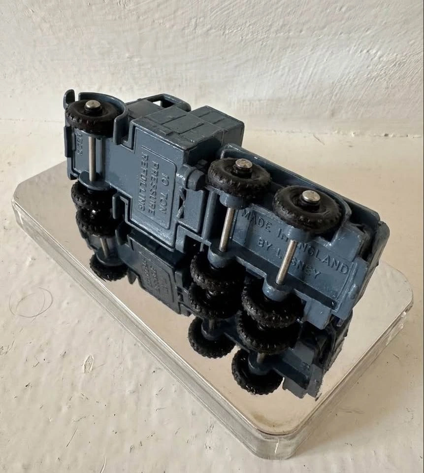 Vintage Lesney Matchbox No. 73a RAF 10 Ton Pressure Refueller - photo 5