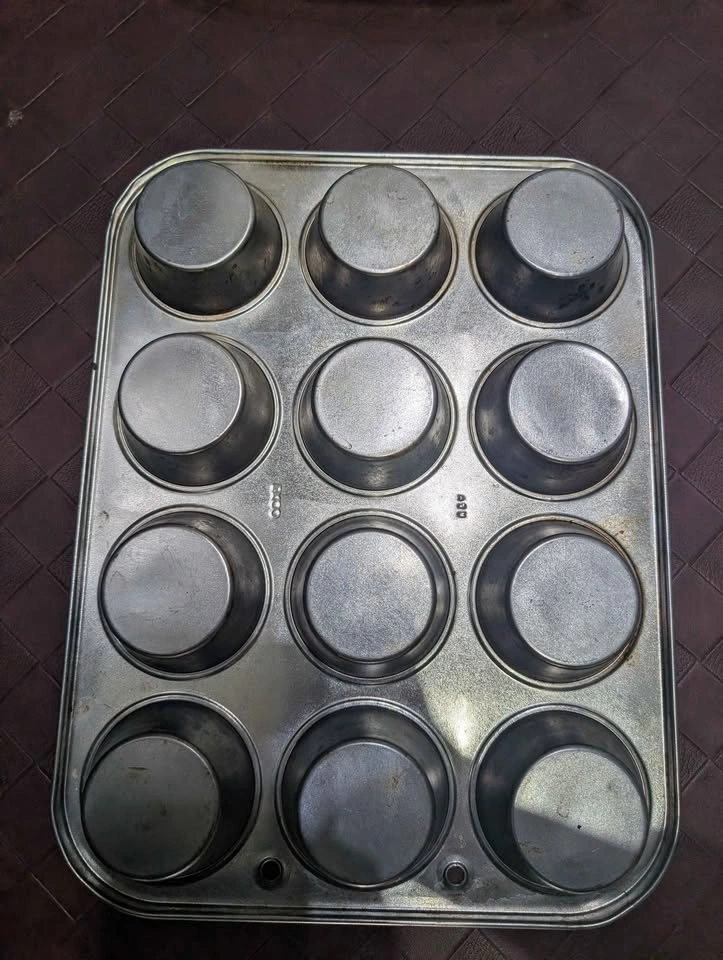ECKO vintage 12 cupcake aluminum sheet pan - photo 2