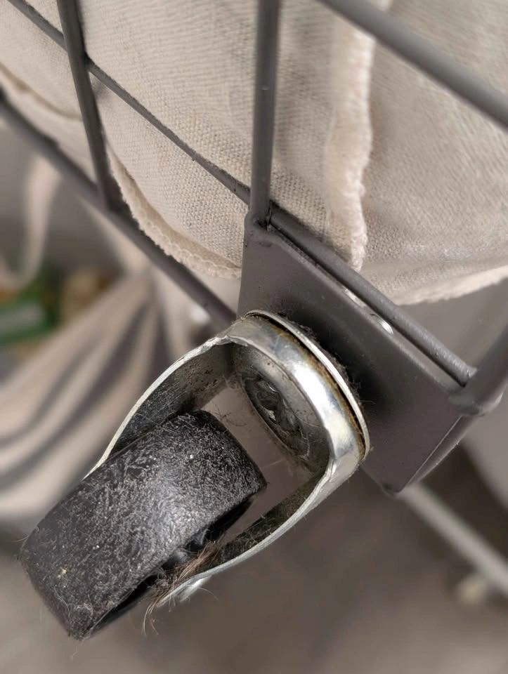 Metal laundry basket on wheels with liner - photo 3