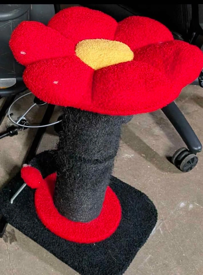 2 cat trees - photo 2