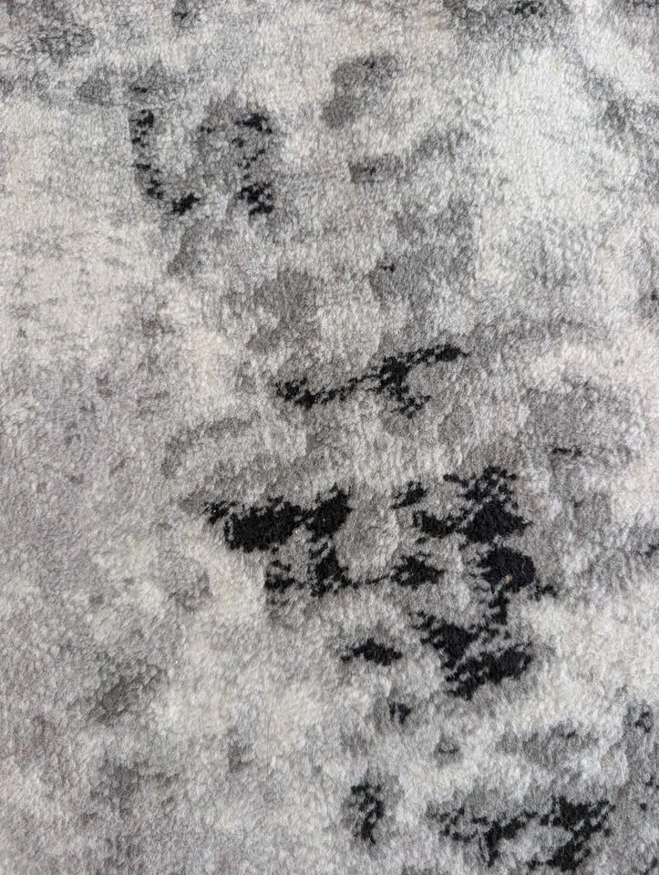 7.10 x 10 feet black and white low pile rug - photo 2