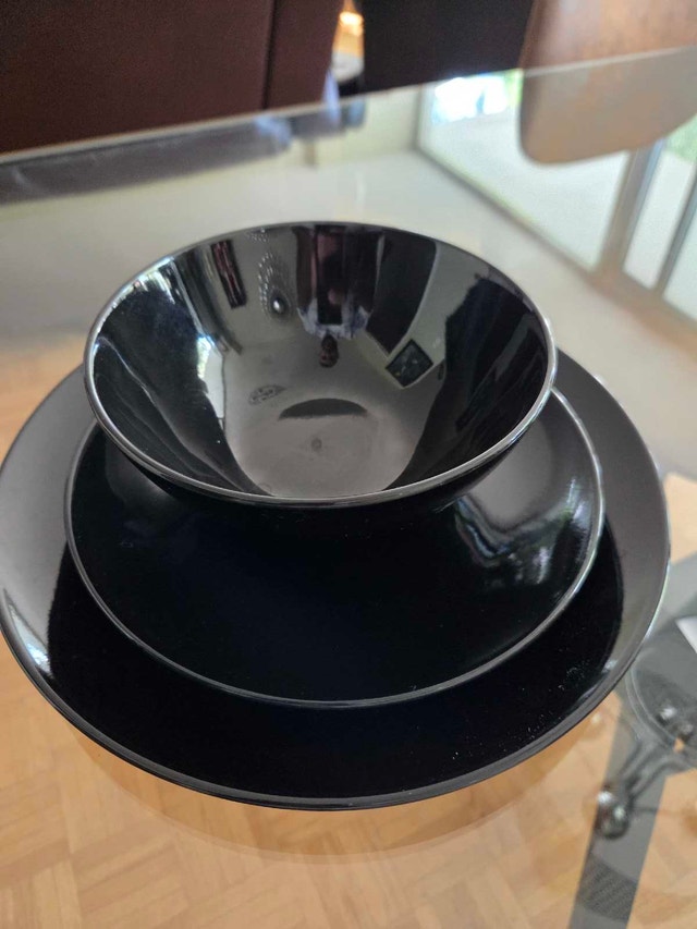 Black Dinnerware and Glassware Set - photo 3