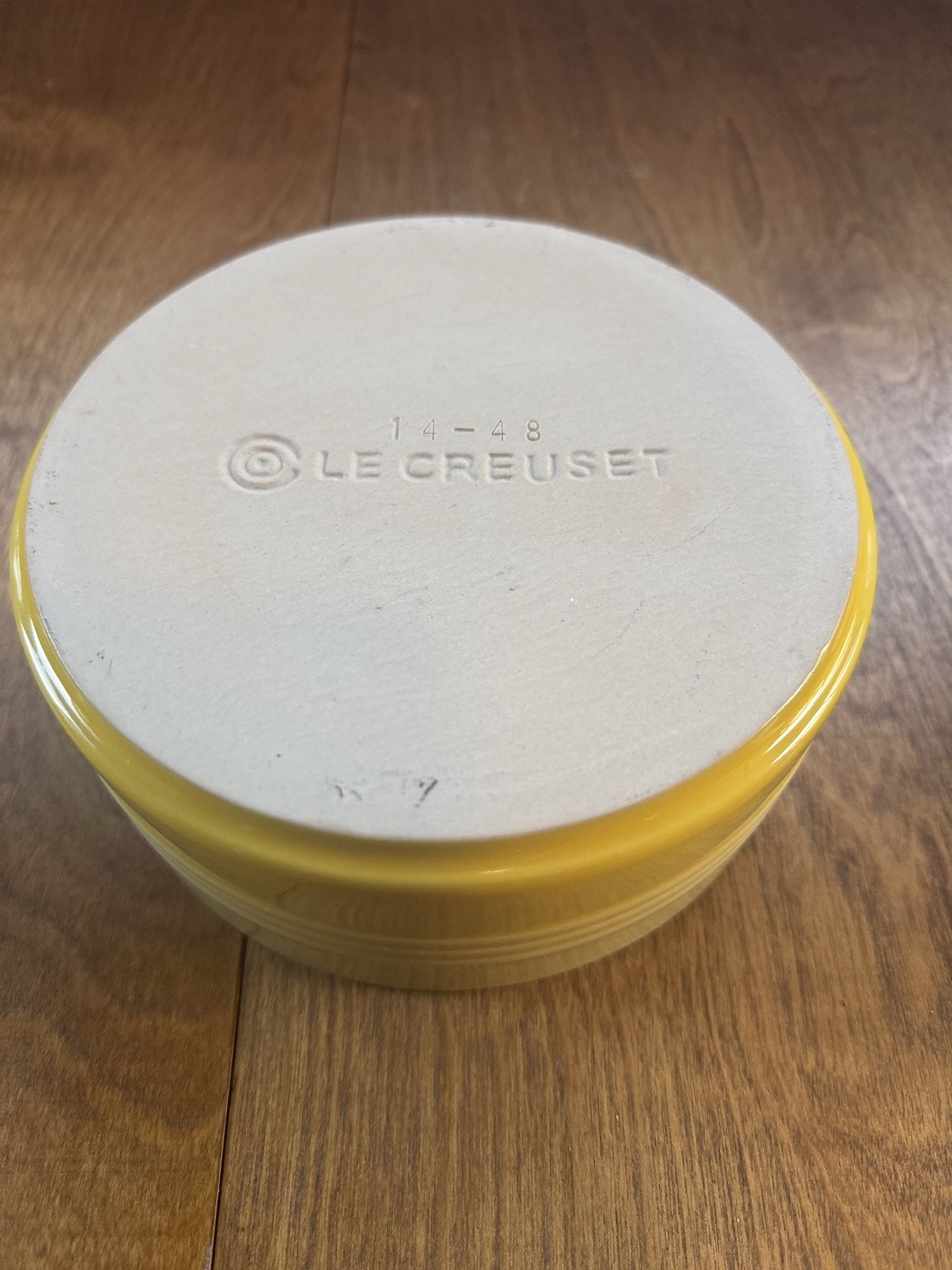 Le Creuset Stoneware Soufflé Dish Soleil Yellow - photo 2