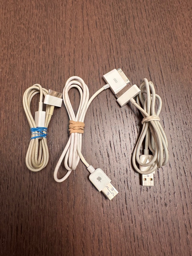 Apple USB A to 30 Pin Cables - photo 2