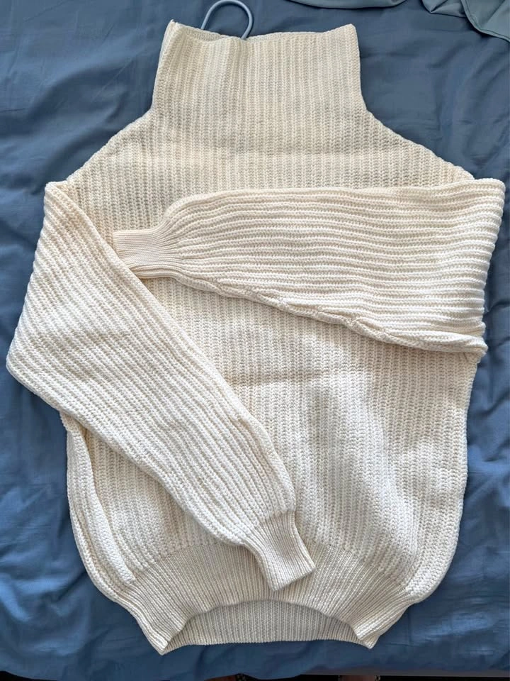 Wilfred Cream Turtleneck Sweater