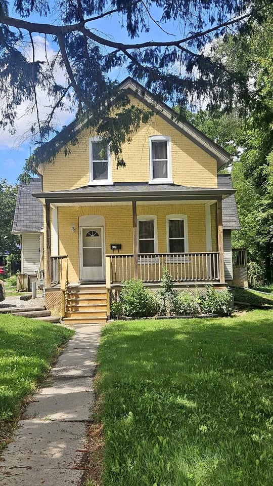 3 Beds 1 Bath - House