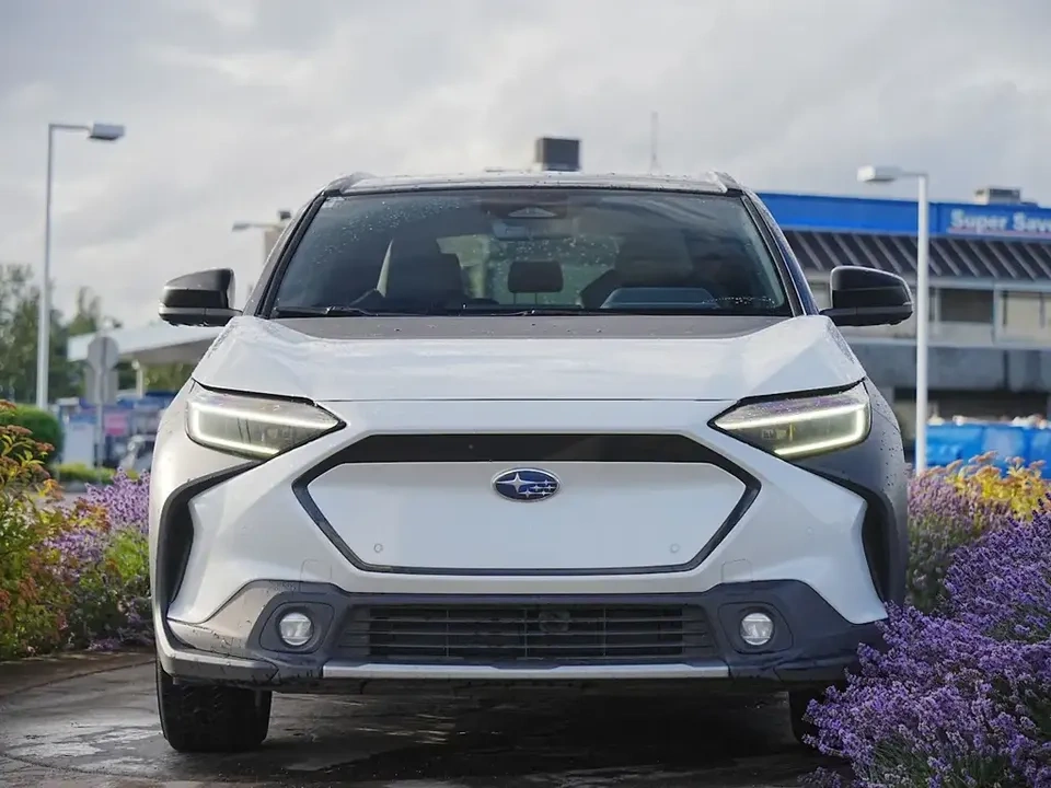 2023 Subaru Solterra - photo 2