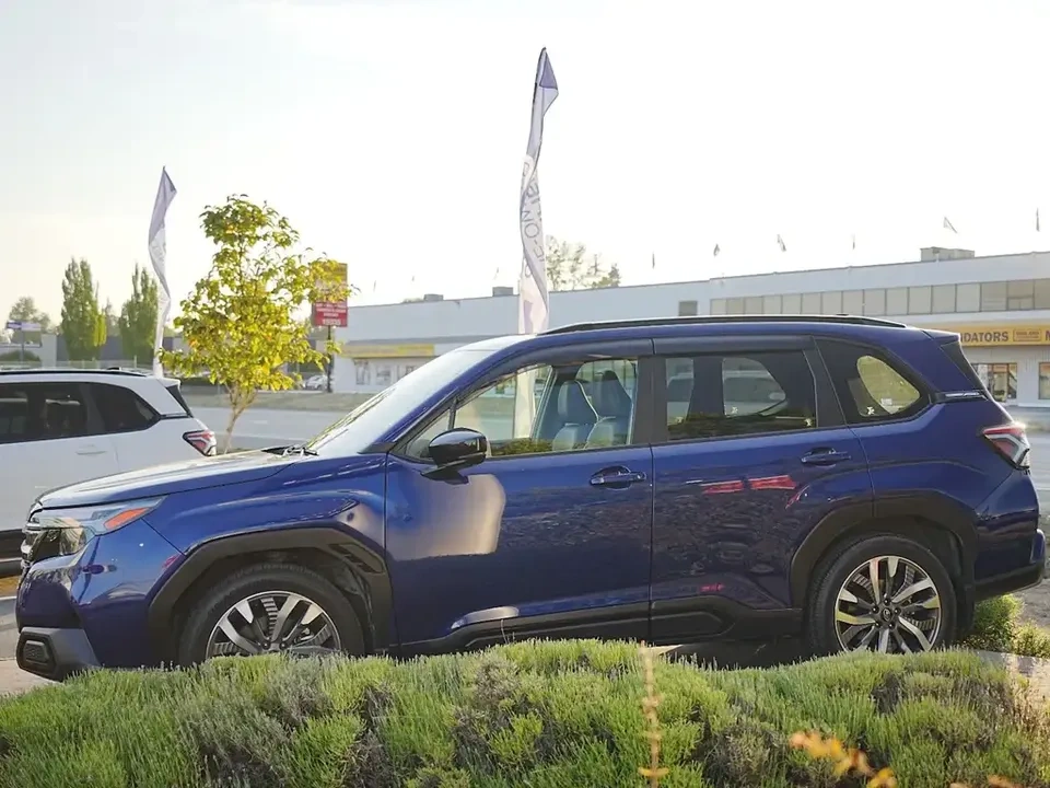 2025 Subaru Forester Premier - photo 3