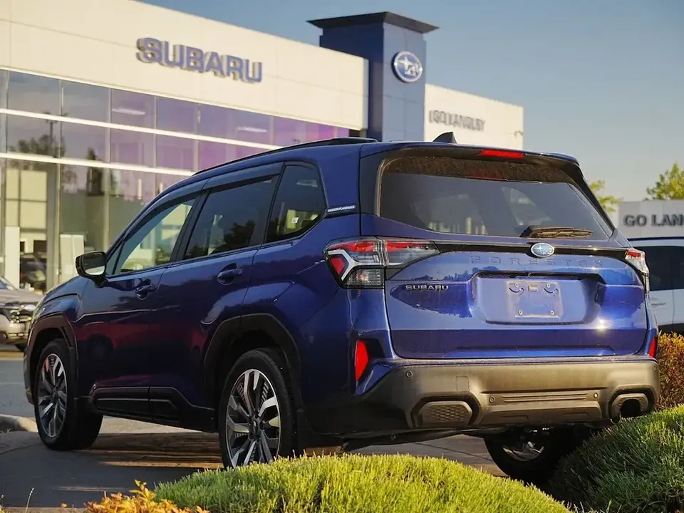 2025 Subaru Forester Premier - photo 4