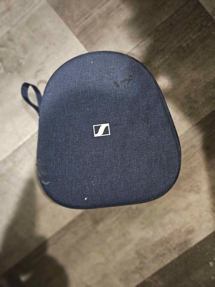 Sennheiser Momentum 4 Wireless Headphones - photo 2