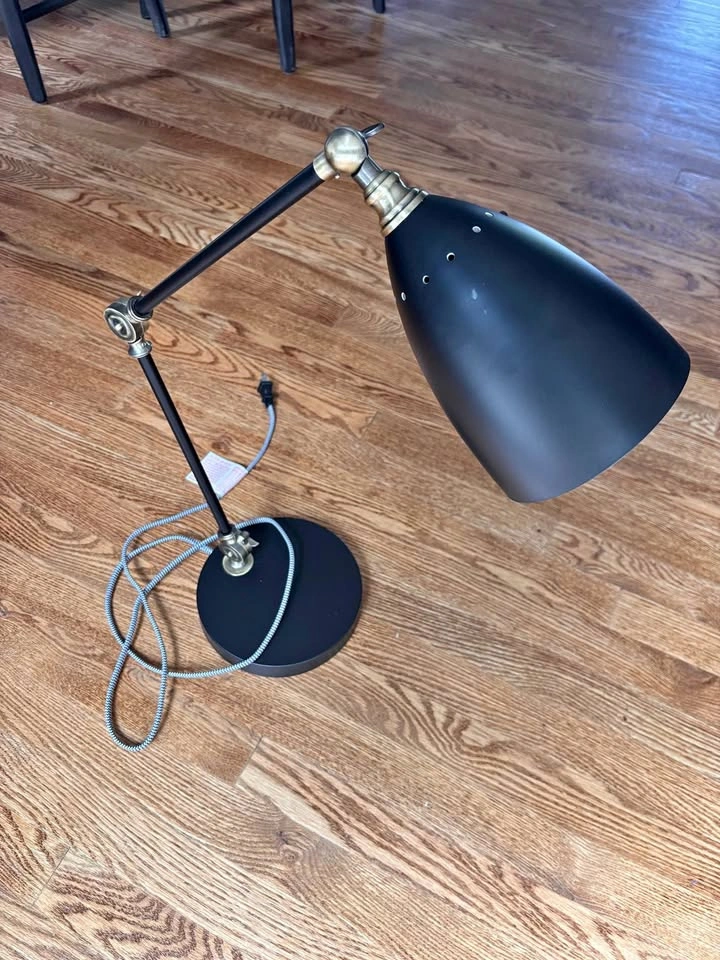 Black desk lamp, adjustable arm