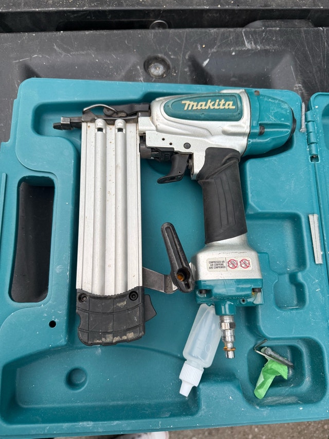 Pneumatic Nail Gun – Makita with Carrying Case