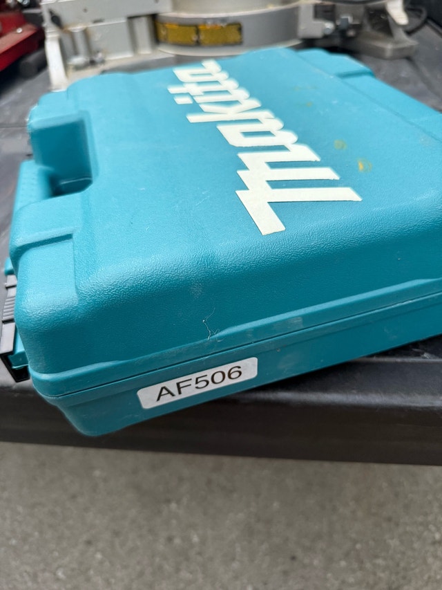 Pneumatic Nail Gun – Makita with Carrying Case - photo 2