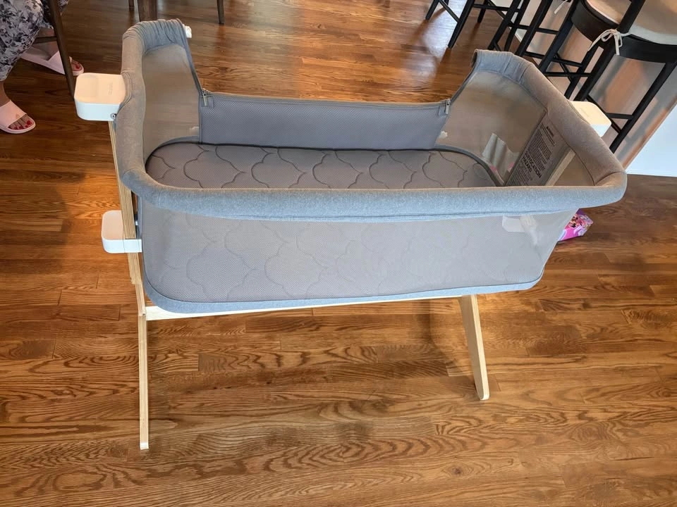 Newton Bassinet, bedside sleeper, newborn crib - photo 2