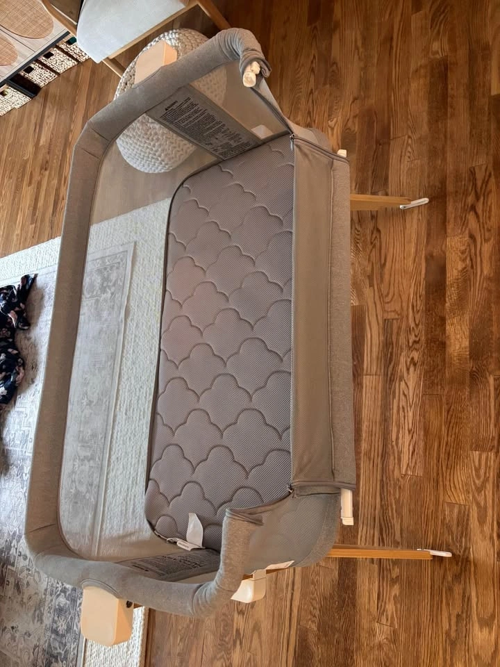 Newton Bassinet, bedside sleeper, newborn crib - photo 3