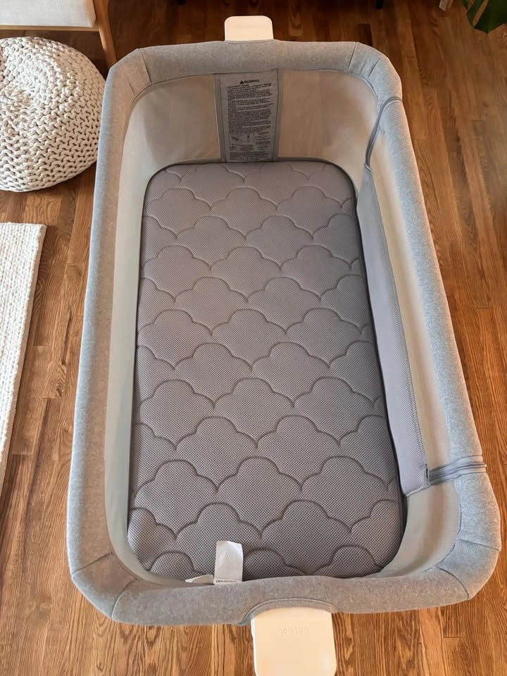 Newton Bassinet, bedside sleeper, newborn crib - photo 4