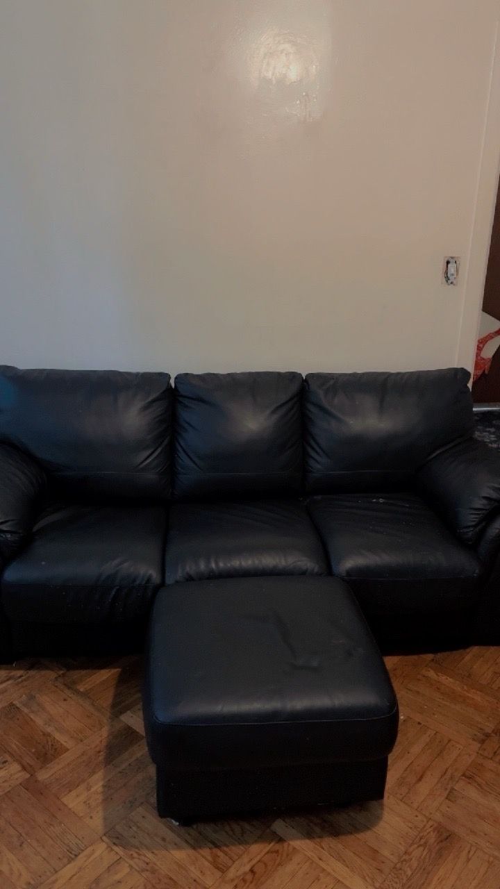 Black Leather Two-Seater Sofa - photo 4