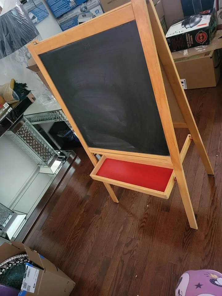 Kids Easel - Whiteboard & Chalkboard MOVING SALE image indicator(2)