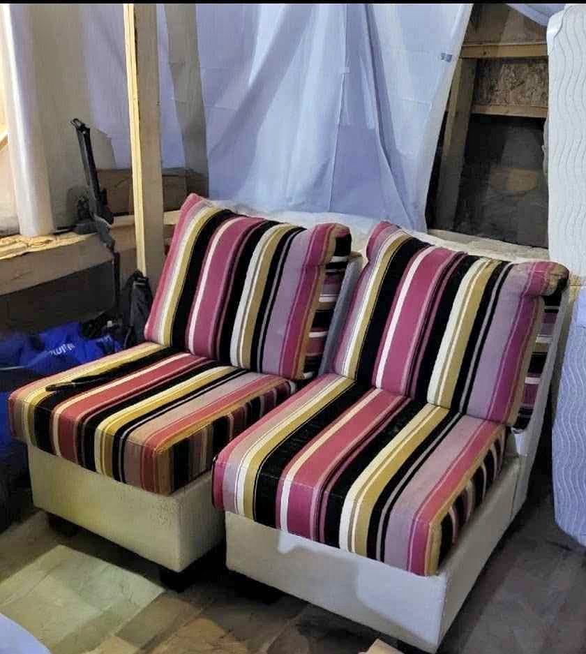 FREE sofas x2 URGENT.PICKUP NEEDED