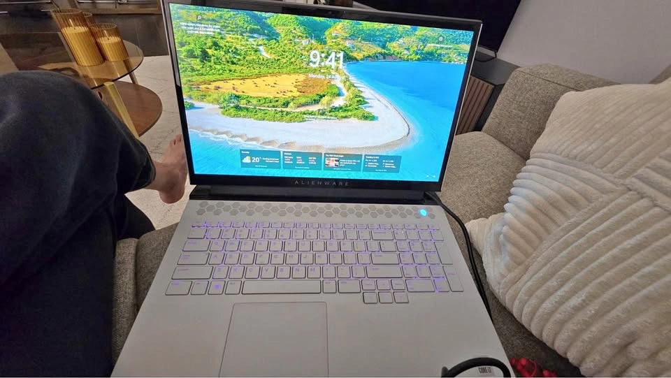 Alienware R4 Laptop