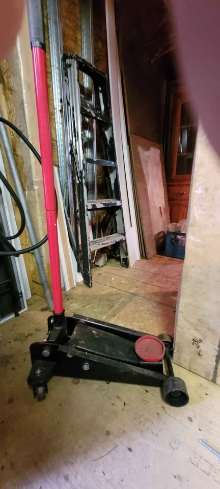 Hydraulic Floor Jack - photo 2