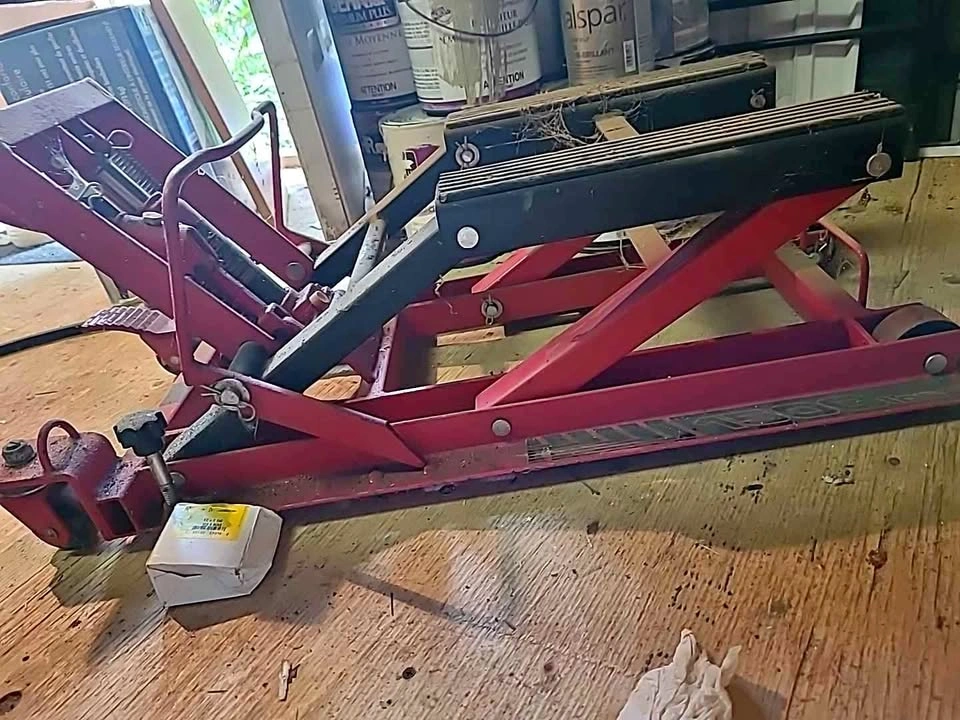 Motorcycle / ATV Hydraulic Lift – Working