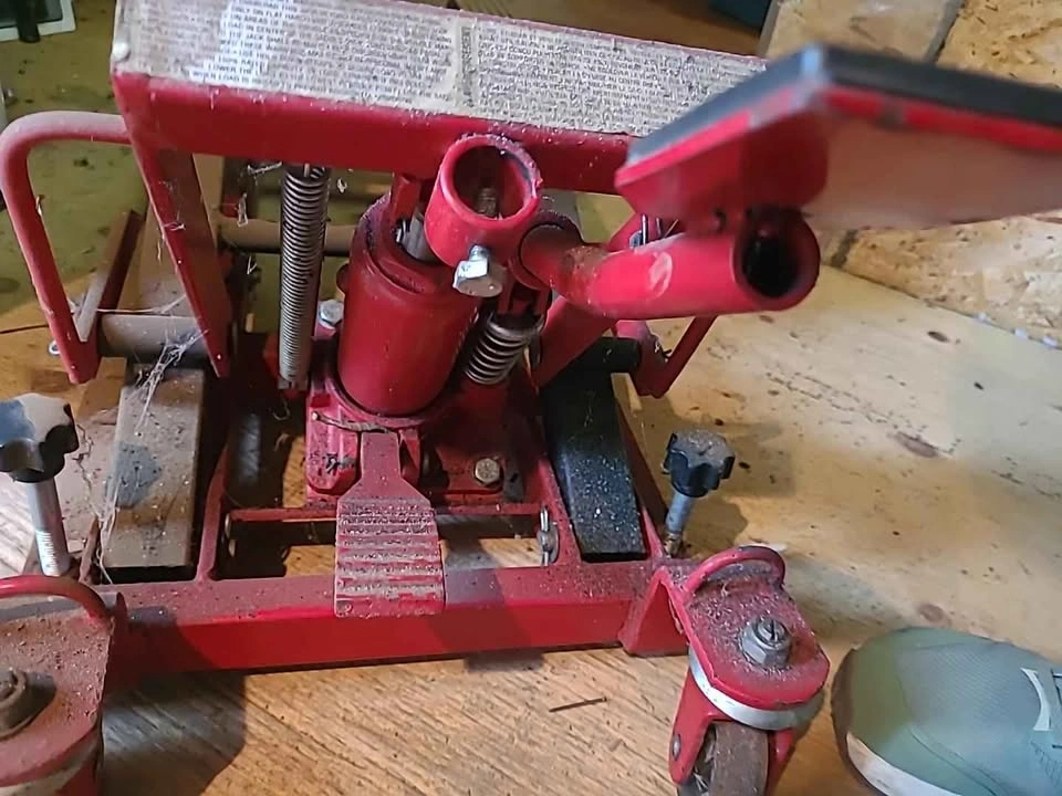 Motorcycle / ATV Hydraulic Lift – Working - photo 3