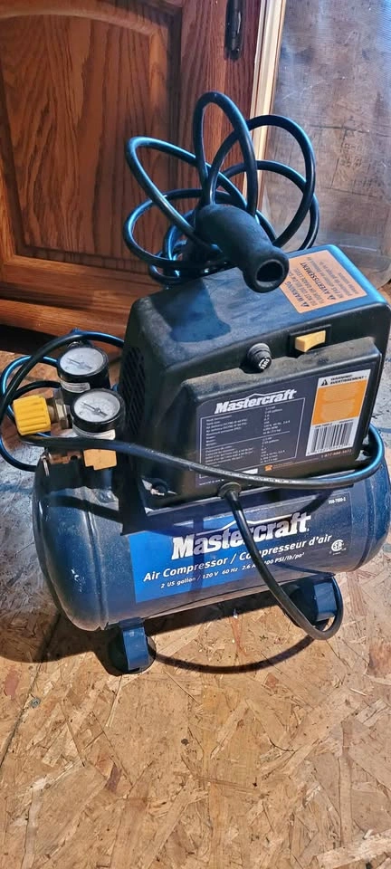 Mastercraft 2-Gallon Air Compressor