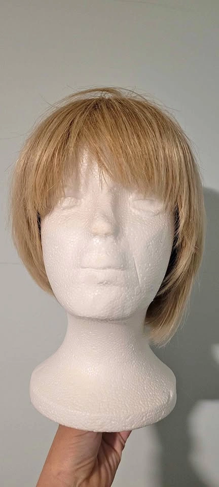 Synthetic Blonde Wig – Short Layered Bob – Like New