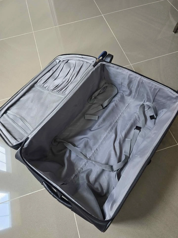 25x17x11 very good condition luggage, 2 wheel - photo 2