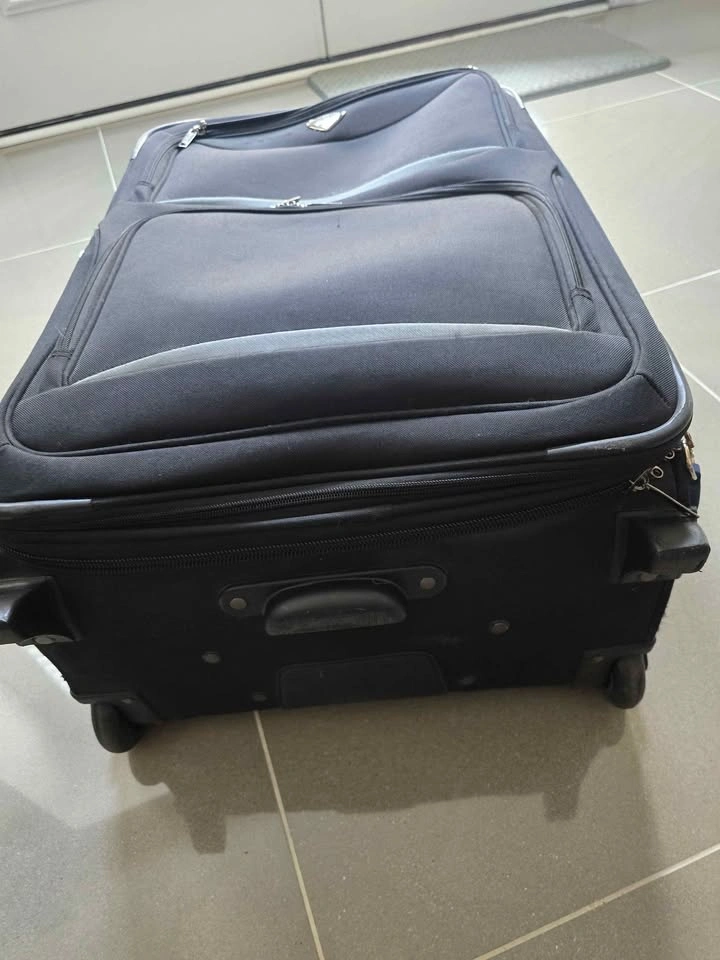 25x17x11 very good condition luggage, 2 wheel - photo 5