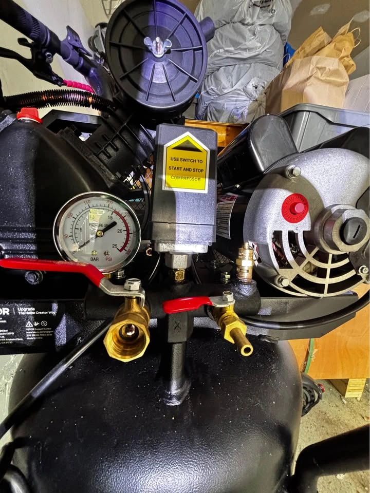 VEVOR Vertical Air Compressor - photo 3