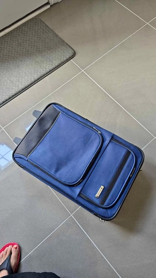 20x13.5x7 inch Carry-on luggage