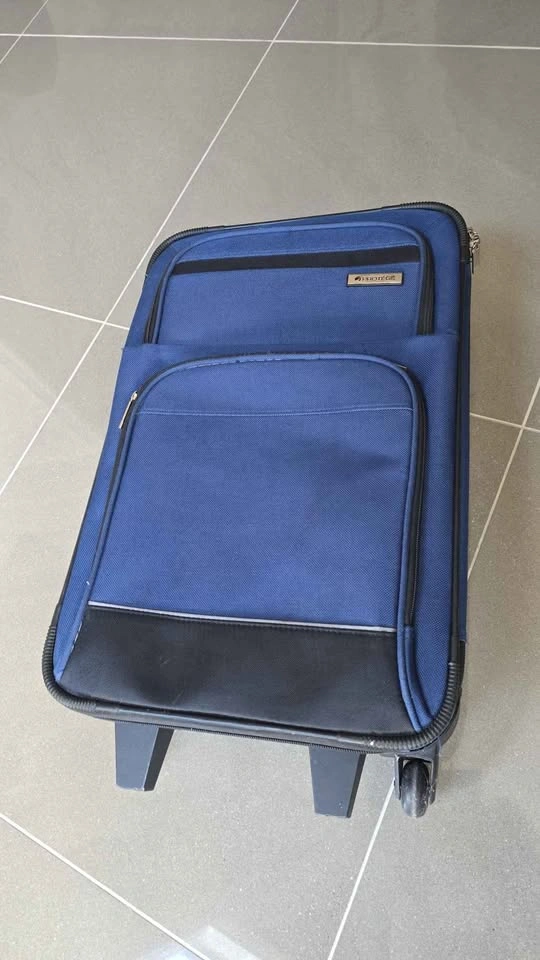 20x13.5x7 inch Carry-on luggage - photo 2