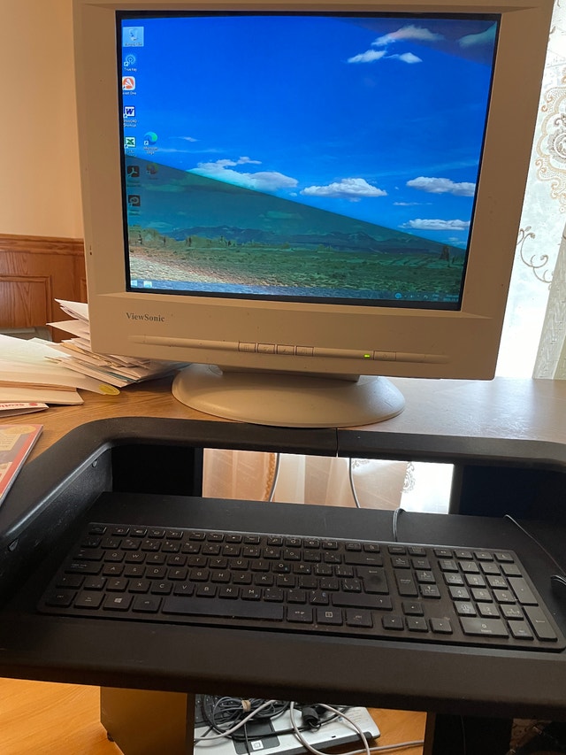 HP Desktop Computer - photo 2