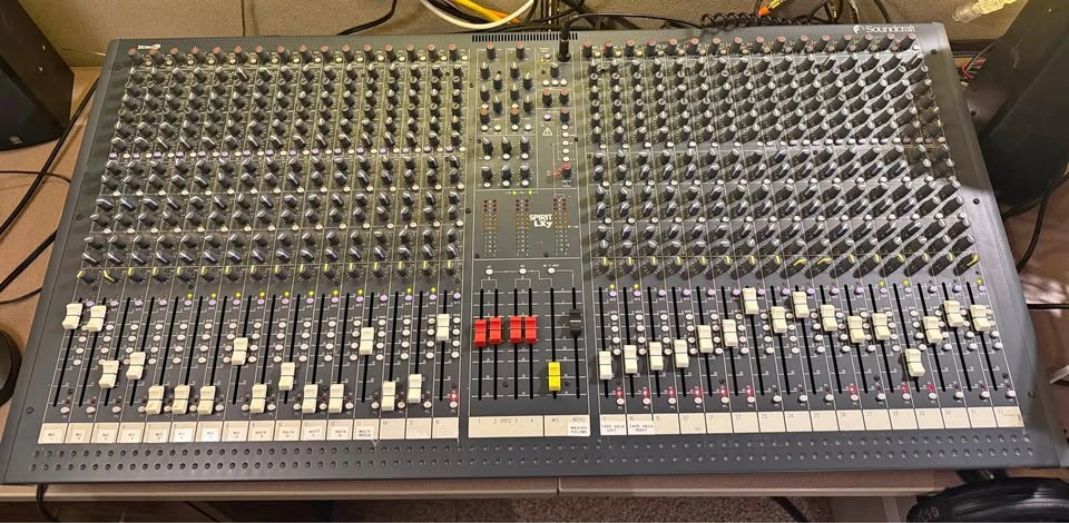 Soundcraft Spirit LX7 32 channel mixer