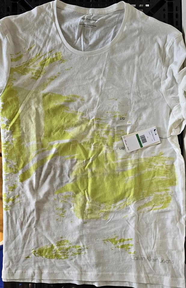 Calvin Klein T-Shirt Large