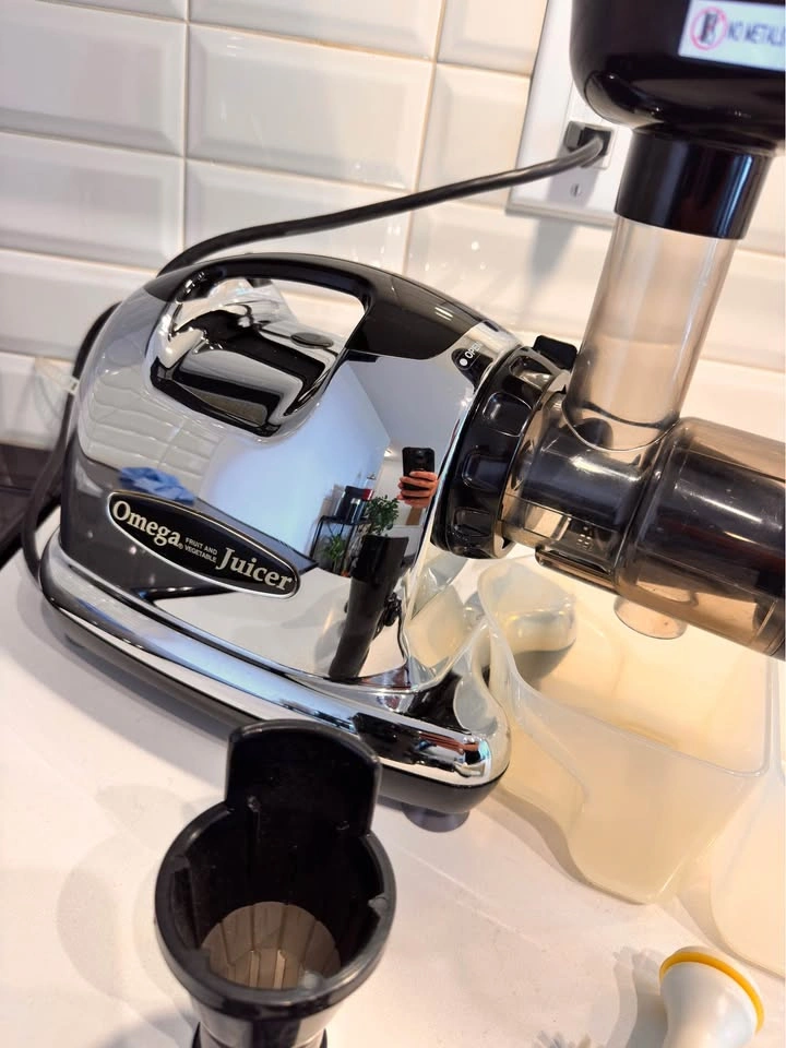 Omega 8006 Cold Press Masticating Juicer + Accessories - photo 2