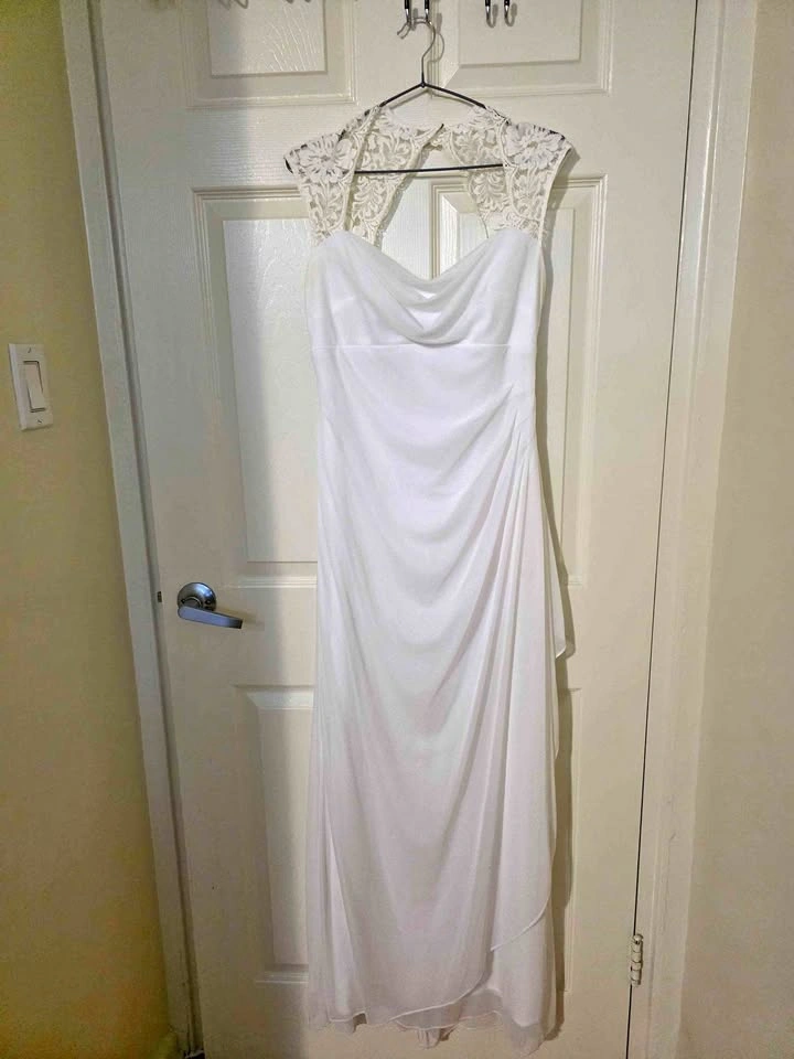 White Lace Sleeveless Gown with Matching Shawl