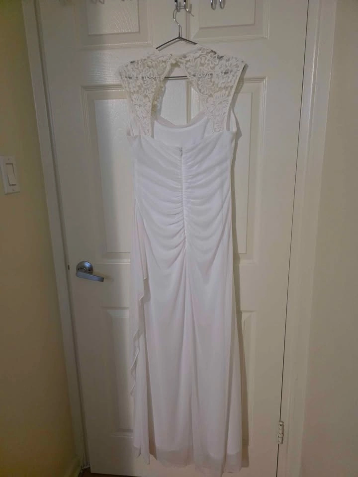 White Lace Sleeveless Gown with Matching Shawl - photo 2