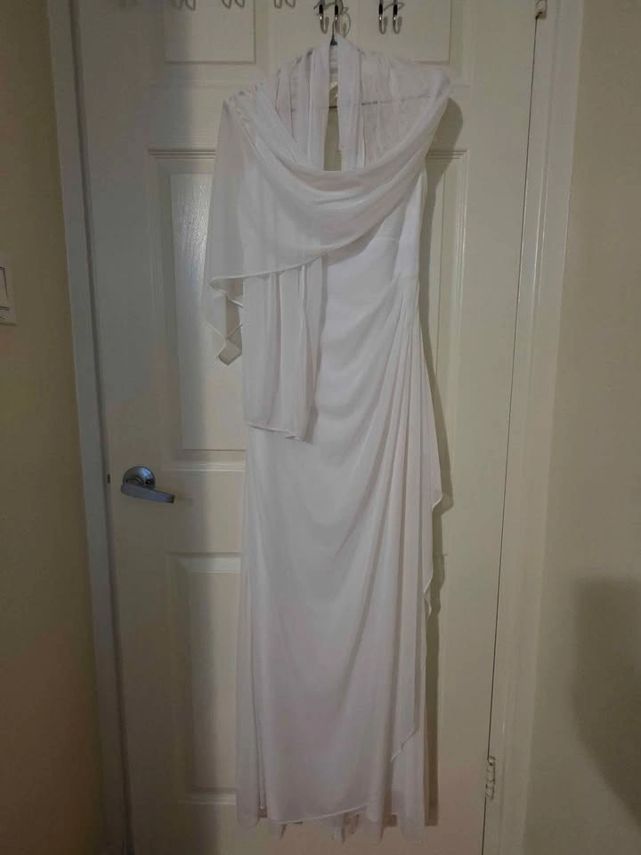White Lace Sleeveless Gown with Matching Shawl - photo 3