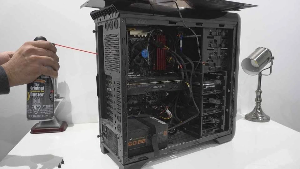 Laptop and computer - photo 2